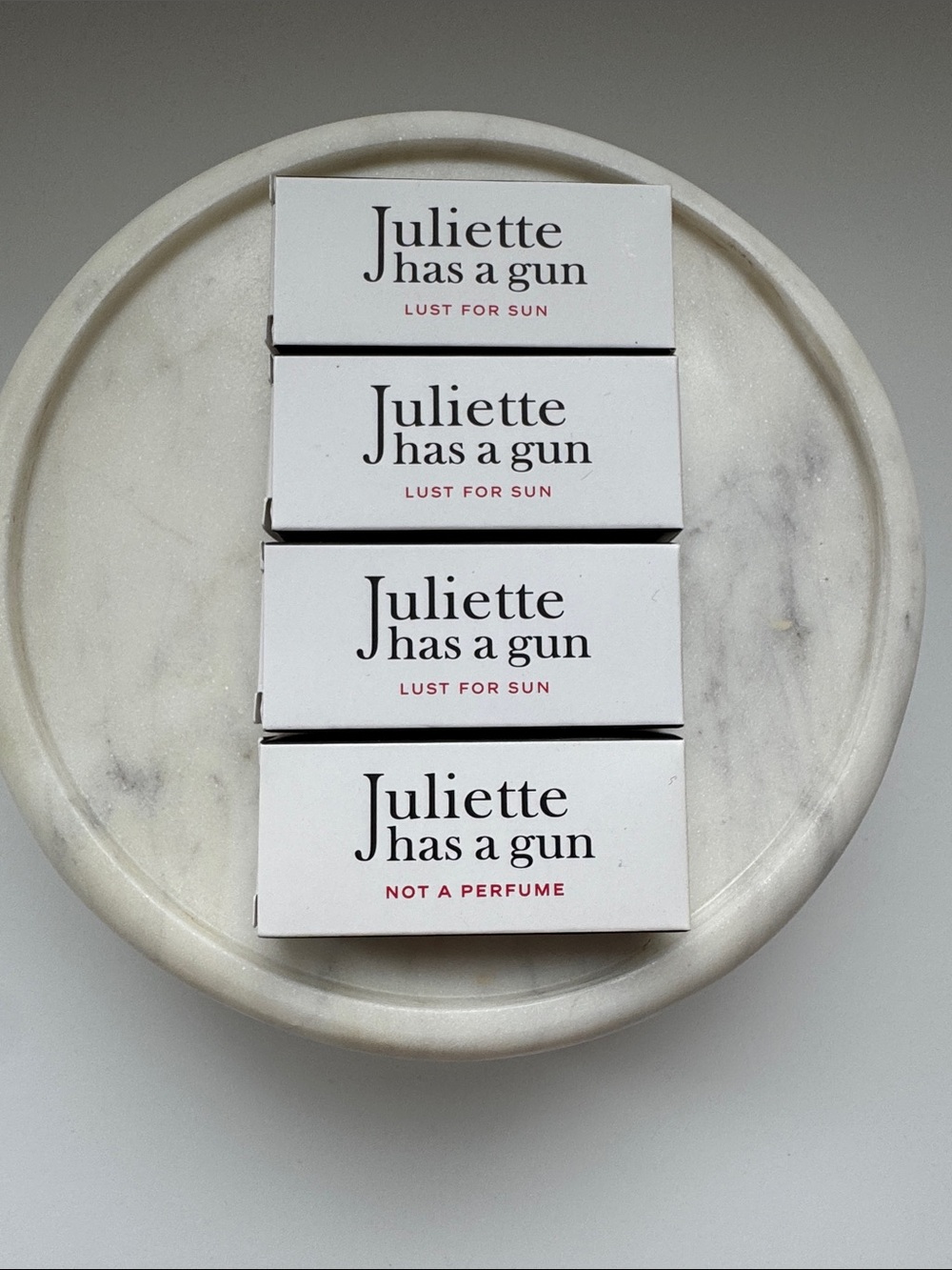 Juliette has a gun Set